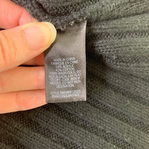 Guess black to gray gradient sweater like new size large - Picture 9 of 10